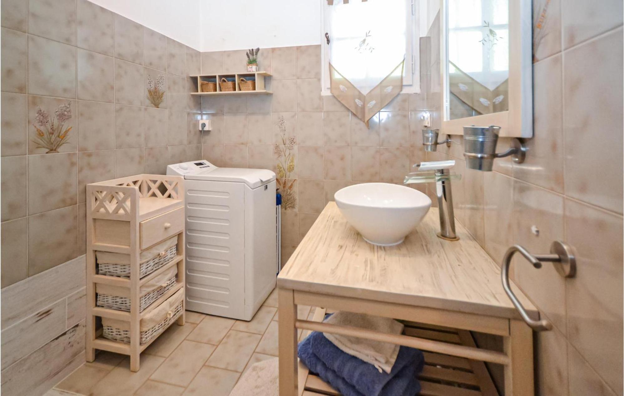1 Bedroom Pet Friendly Home In Entrechaux Eksteriør bilde